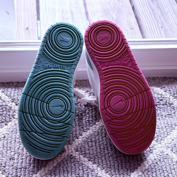 Girls Nike Multi Color Court Borough Sneakers Size 3.5Y - Picture 5 of 6